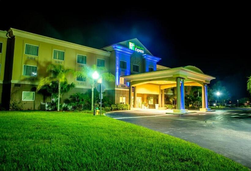 فندق Holiday Inn Express & Suites Cocoa, An Ihg