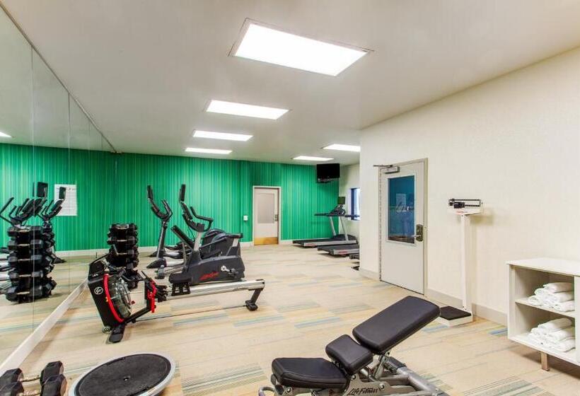 فندق Holiday Inn Express Hauppauge Long Island, An Ihg