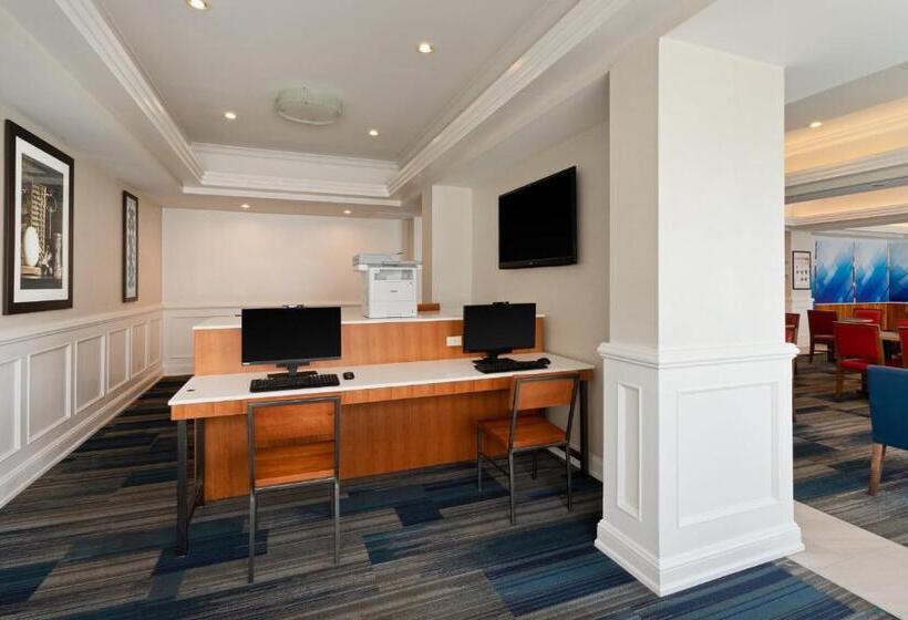 فندق Holiday Inn Express Hauppauge Long Island, An Ihg