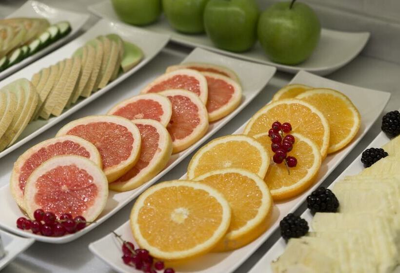 Отель Petit Palace Plaza Espana