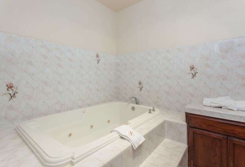 هتل Ramada By Wyndham Fresno Northwest