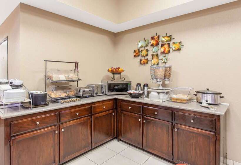 هتل Ramada By Wyndham Fresno Northwest