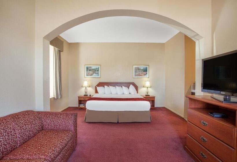 هتل Ramada By Wyndham Fresno Northwest