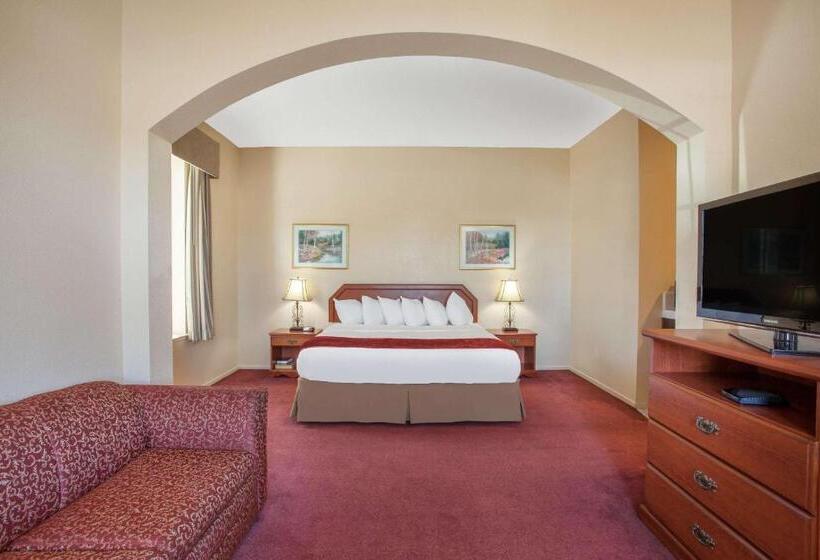 هتل Ramada By Wyndham Fresno Northwest