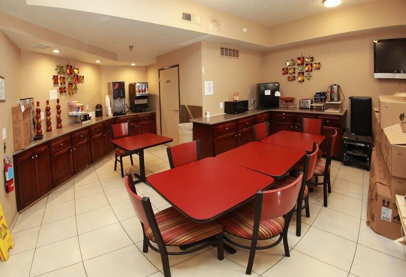 هتل Ramada By Wyndham Fresno Northwest