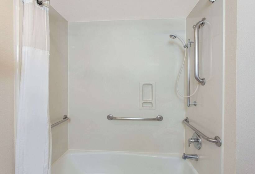 هتل Ramada By Wyndham Fresno Northwest