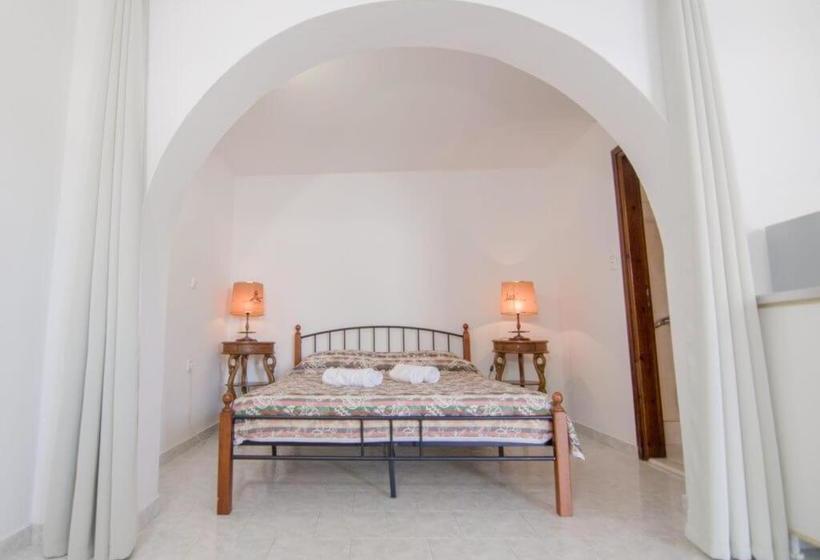 בית מלון כפרי Paros