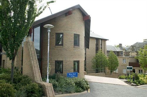 בית מלון כפרי West Park Summer Campus