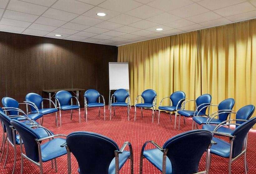 בית מלון כפרי Amedia Express Sattledt, Trademark Collection By Wyndham