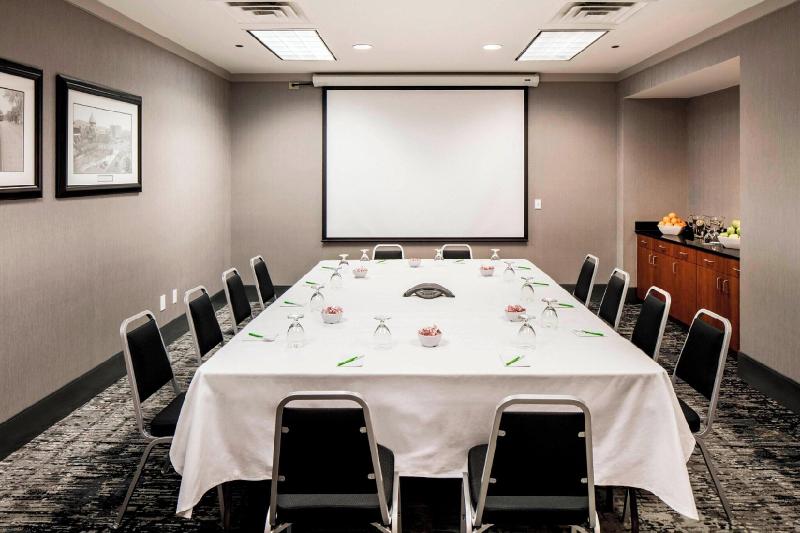 هتل Courtyard By Marriott Boston Brookline