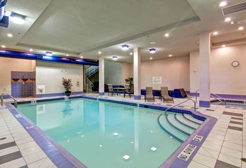 هتل Hampton Inn By Hilton Kamloops