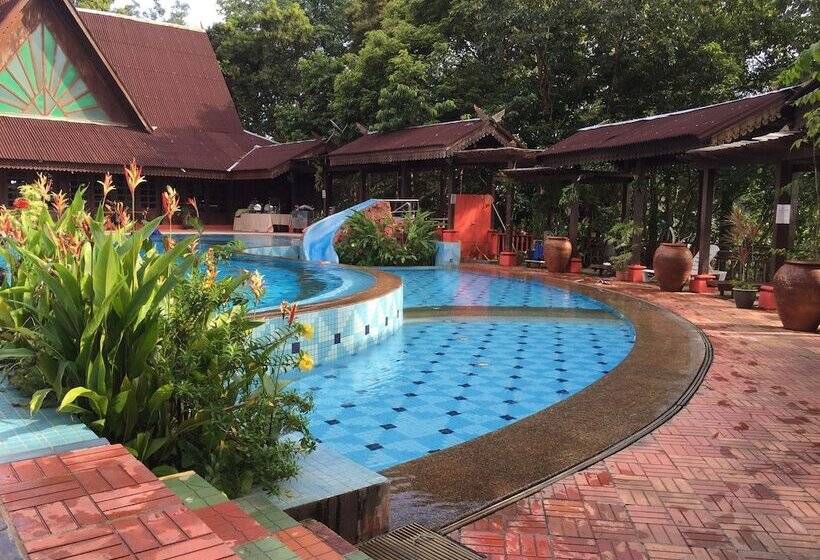 هتل Kampung Tok Senik Resort