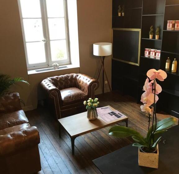 ホテル Château De La Pomarède