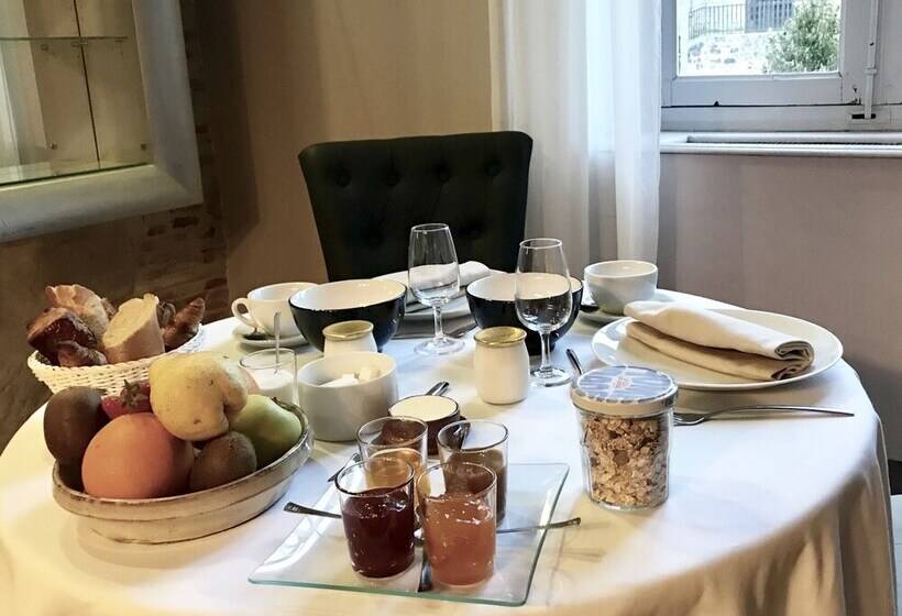 ホテル Château De La Pomarède