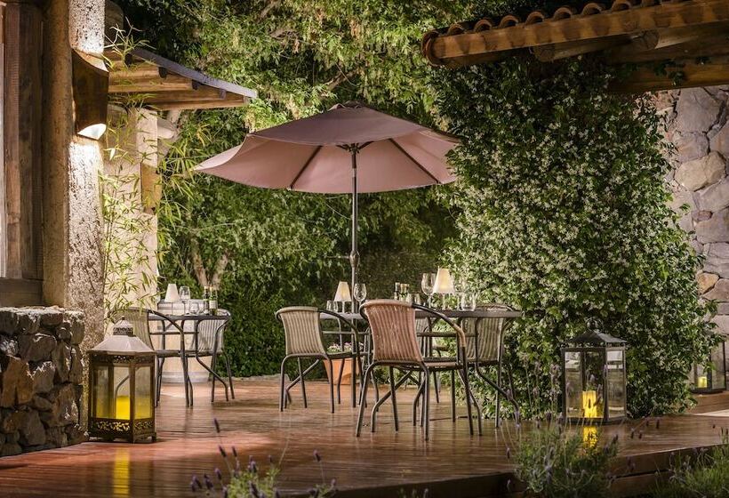 هتل Lares De Chacras