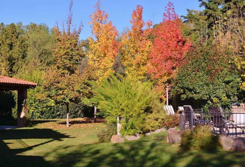 هتل Lares De Chacras