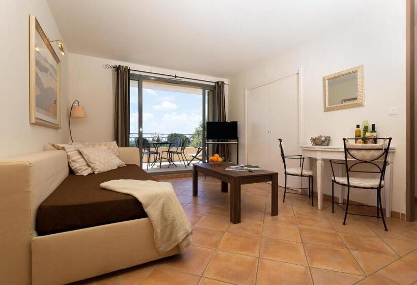 Отель Madame Vacances Domaine Du Provence Country Club Service Premium