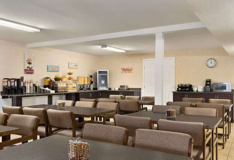 هتل Travelodge By Wyndham Kamloops Mountview
