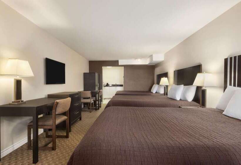 هتل Travelodge By Wyndham Kamloops Mountview