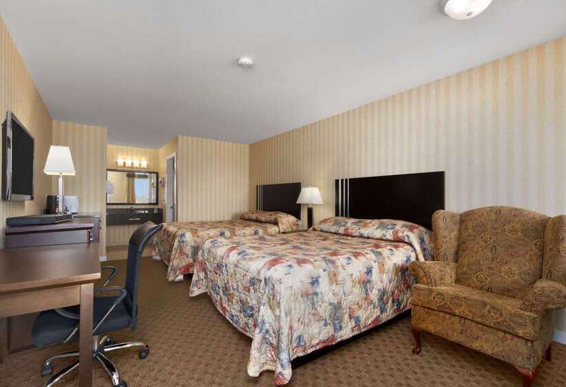 هتل Travelodge By Wyndham Kamloops Mountview
