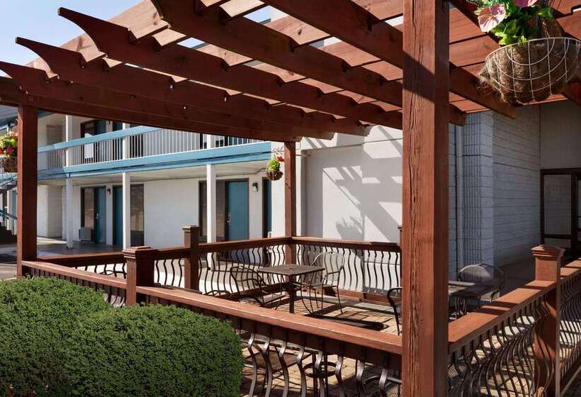 هتل Baymont By Wyndham Wilmington