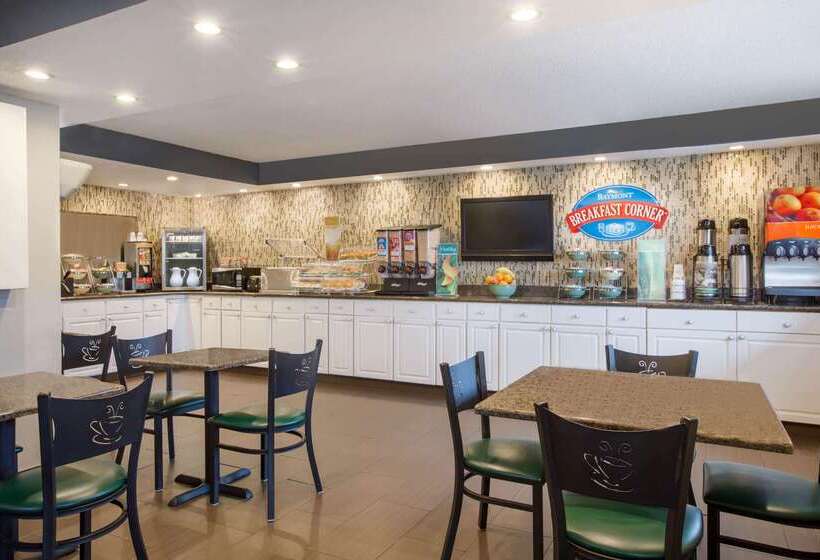 هتل Baymont By Wyndham Wilmington