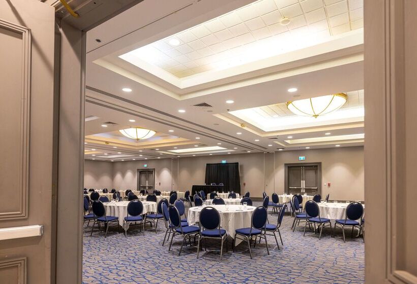 בית מלון כפרי Doubletree By Hilton Calgary North