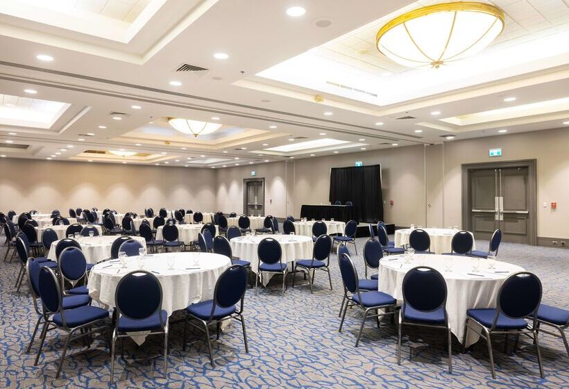 בית מלון כפרי Doubletree By Hilton Calgary North