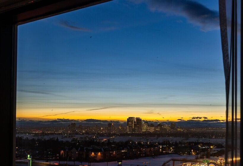 בית מלון כפרי Doubletree By Hilton Calgary North