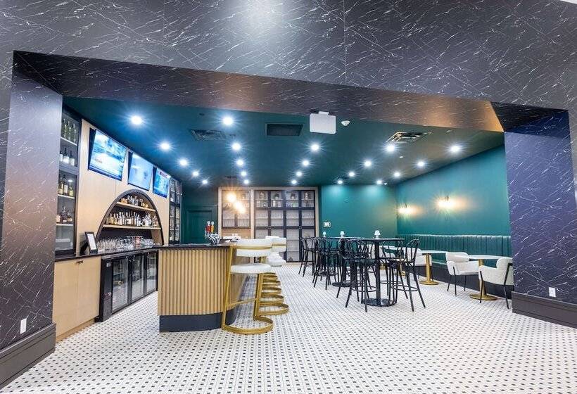 בית מלון כפרי Doubletree By Hilton Calgary North