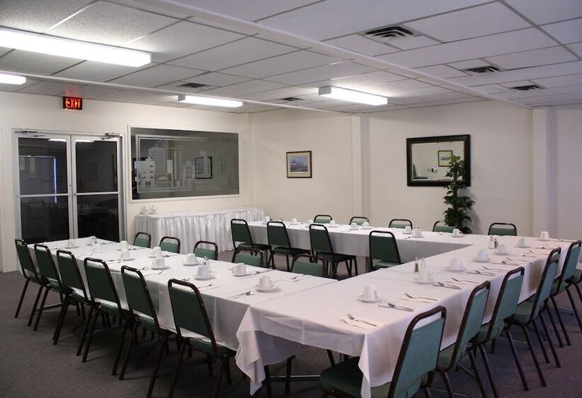 فندق Fairway Inn