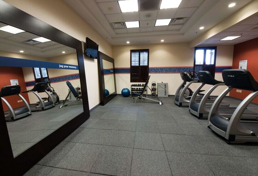 هتل Hampton Inn Savannah Historic District