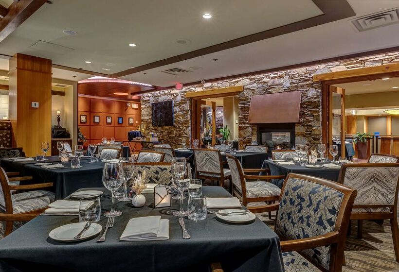 هتل Hilton Whistler Resort & Spa