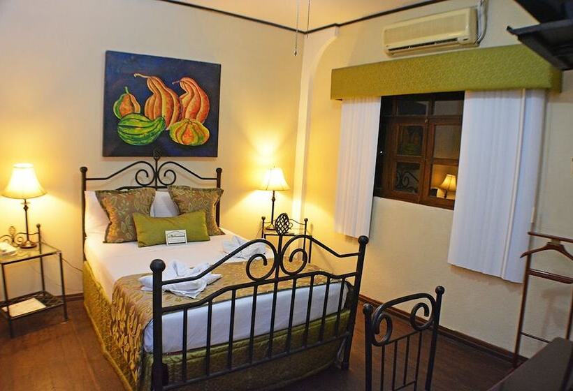 هتل Los Balcones Leon