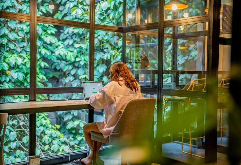 هتل Socialtel Medellin   Formerly Selina Medellin