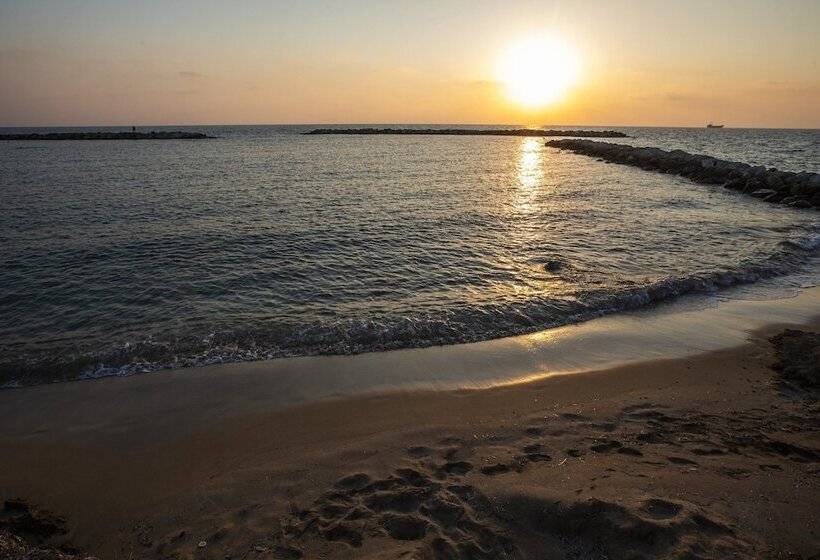هتل Venus Beach