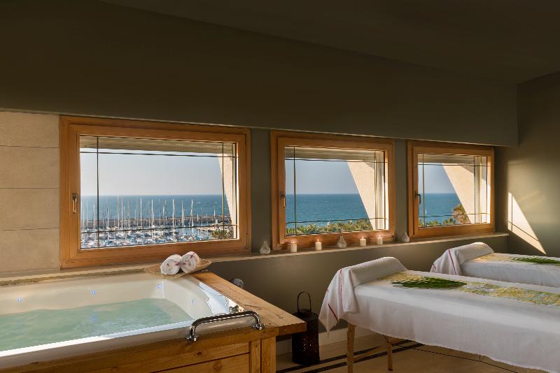 ホテル Leonardo Gordon Beach