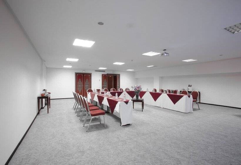 酒店 Grand Mogador Menara & Spa