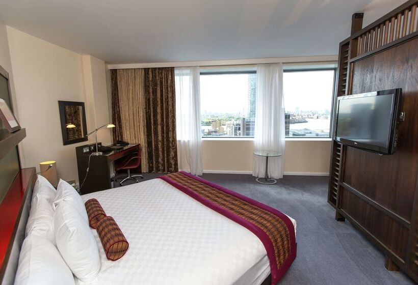 هتل Hilton London Canary Wharf