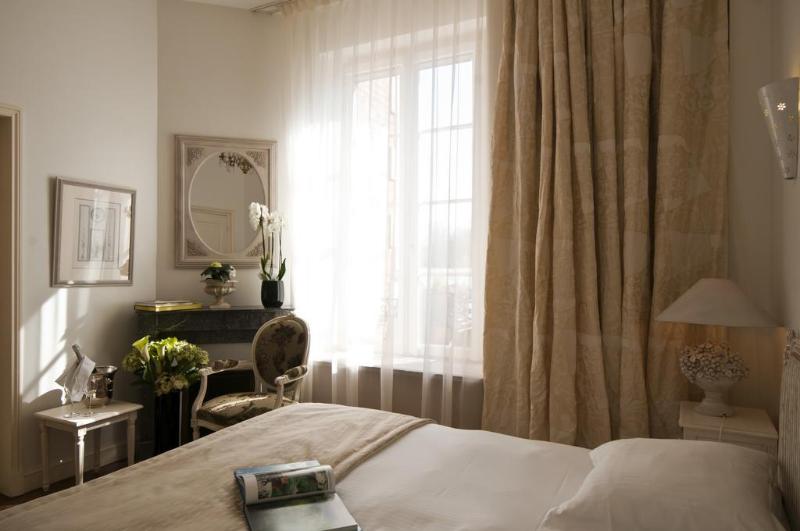 هتل Hôtel La Villa Eugene