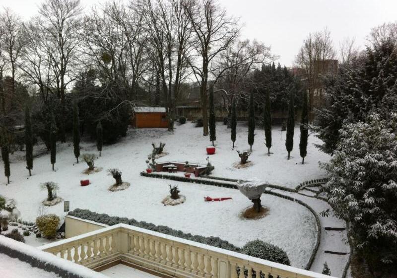 هتل Hôtel La Villa Eugene