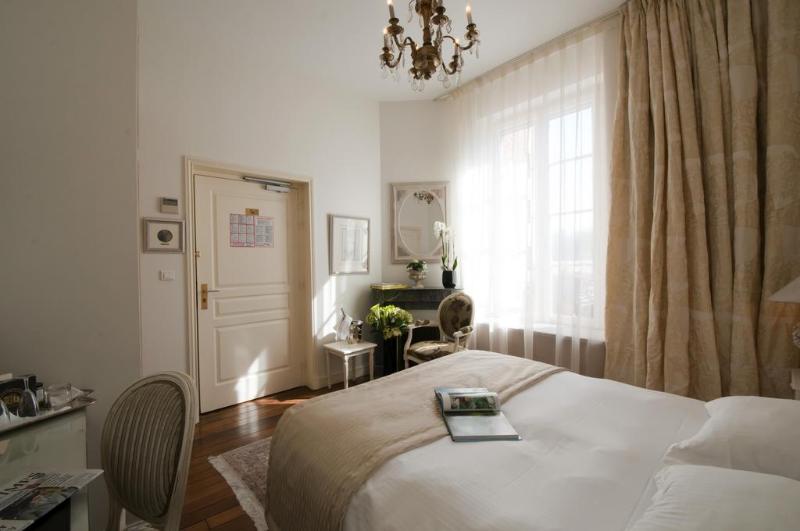 هتل Hôtel La Villa Eugene