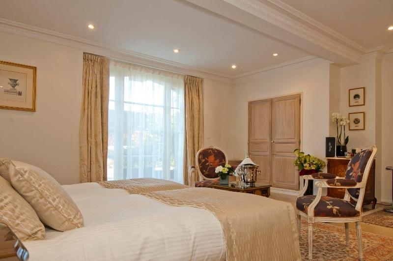 هتل Hôtel La Villa Eugene