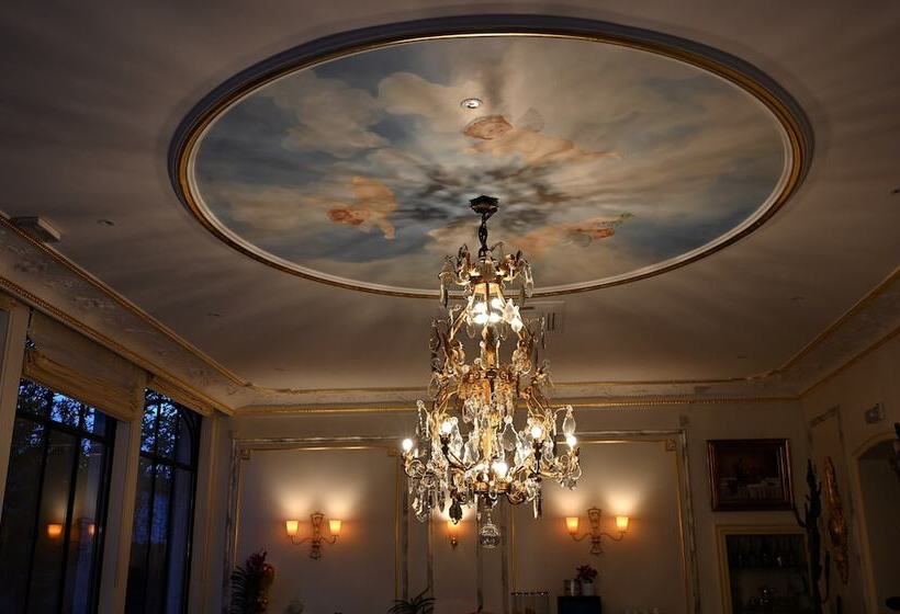 هتل Hôtel La Villa Eugene