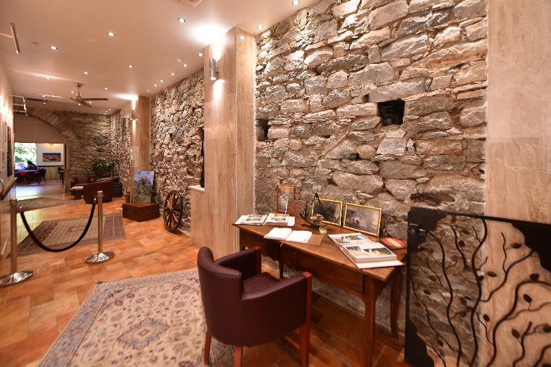 هتل Les Jardins De La Glaciere