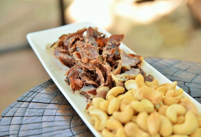 فندق Tshukudu Bush Lodge