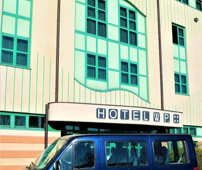 בית מלון כפרי West Point Airport