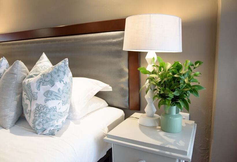 Whalesong Hotel & Spa