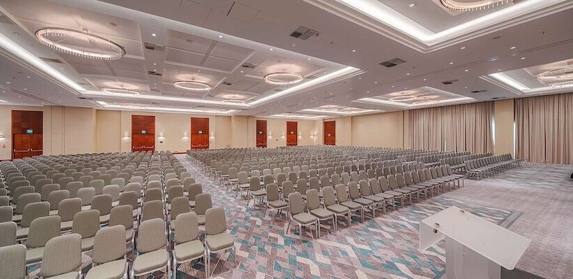 هتل Hilton Warsaw City