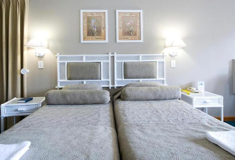 هتل Pine Lodge Resort